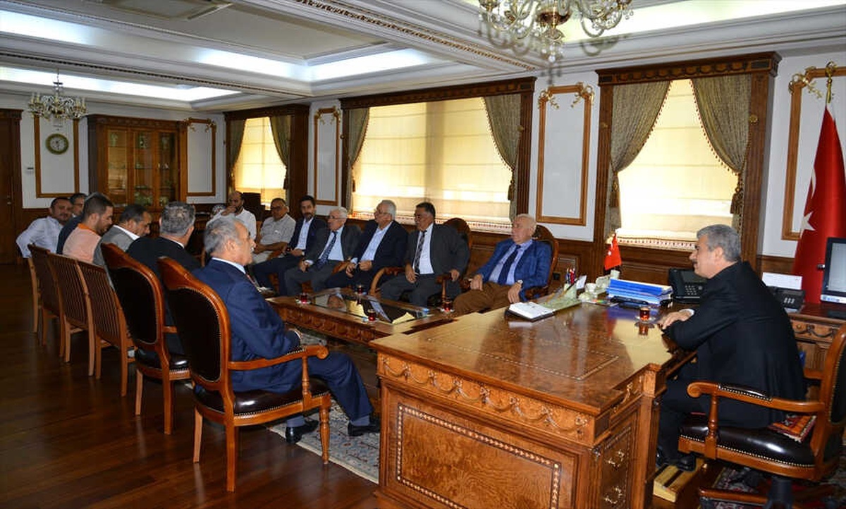 Kırşehirliler Federasyonundan Vali Akın\'a Ziyaret