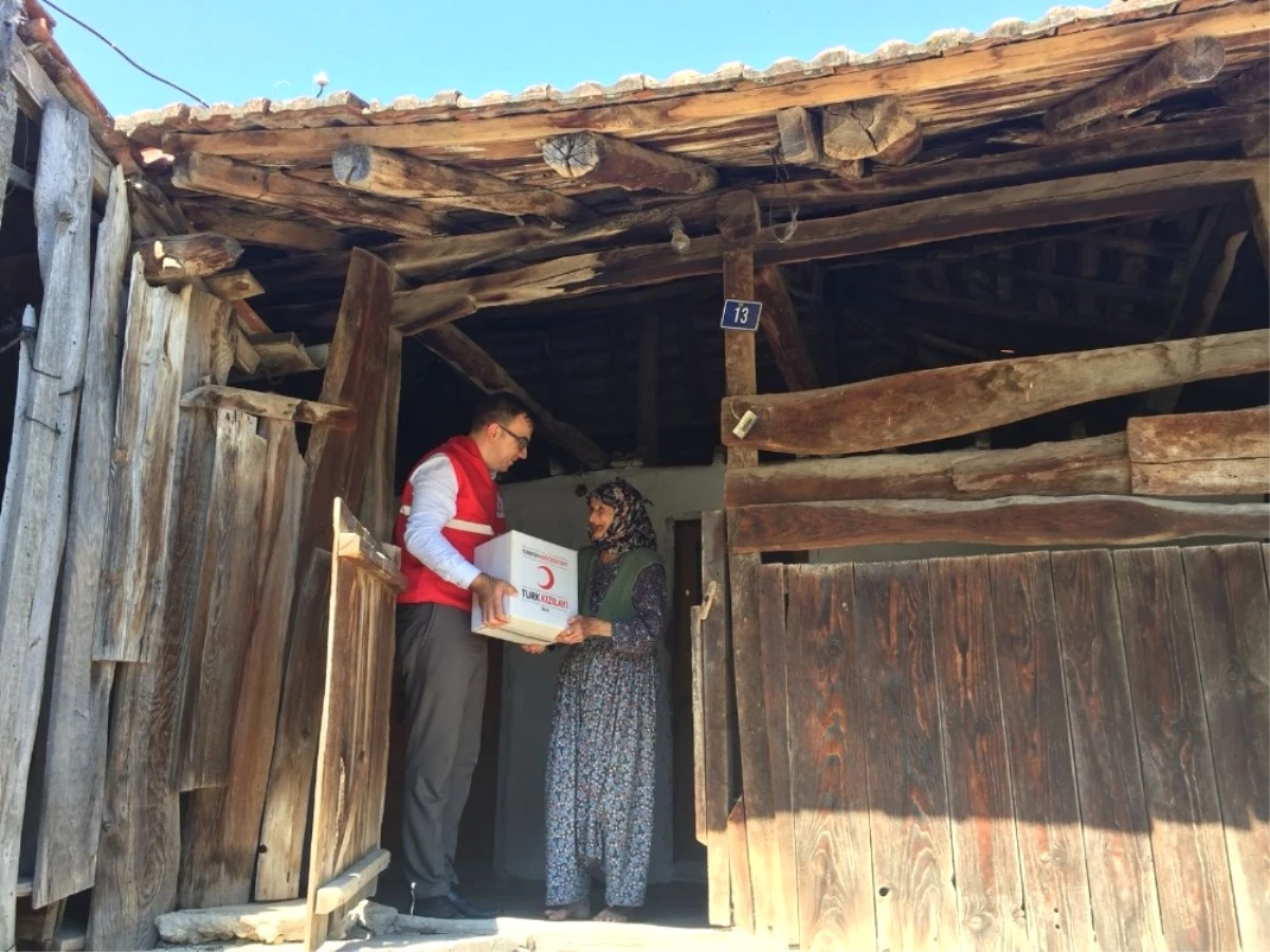 Kızılay\'dan Bin 400 Aileye Gıda Yardımı