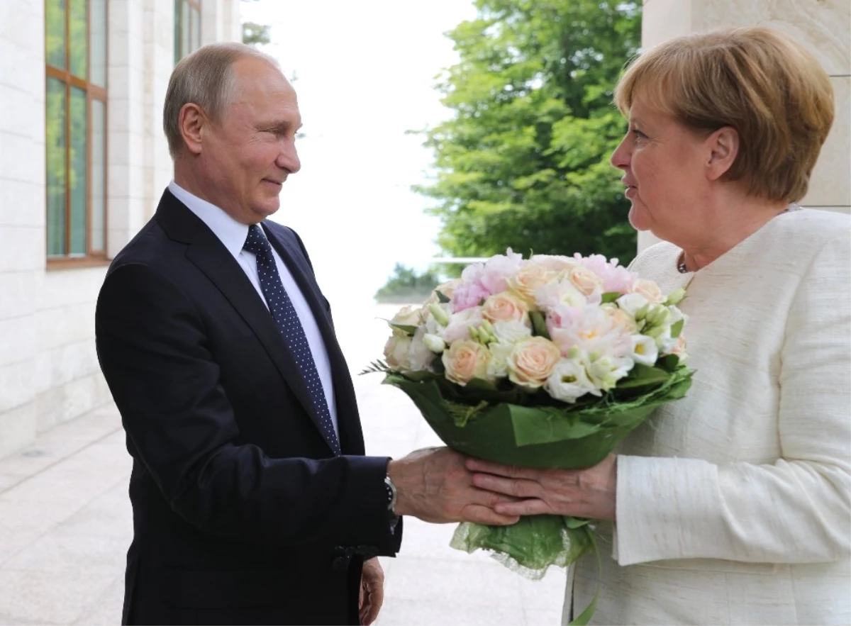 Merkel ve Putin Berlin\'de Görüşecek
