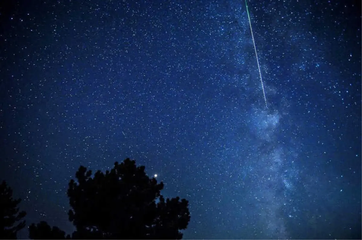 Meteor Yağmuru Gökyüzünü Aydınlattı