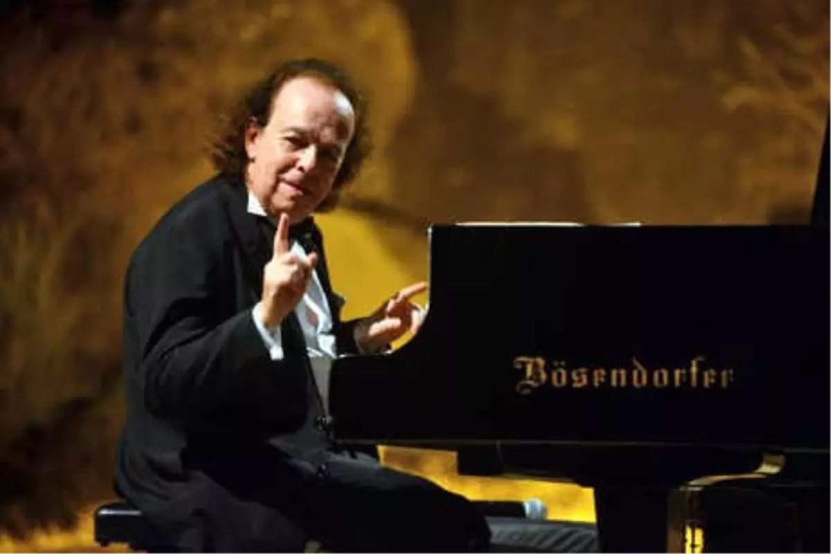 Piyano Virtüözü Cyprien Katsaris\'ten Bodrum\'da Konser