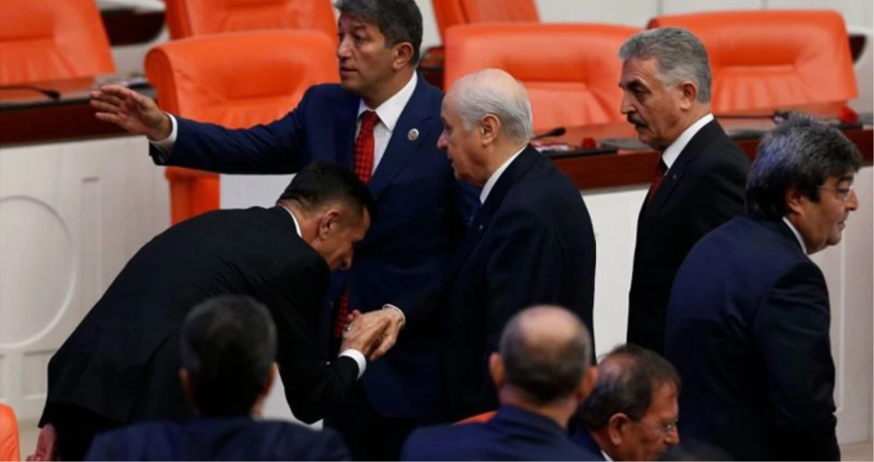 MHP Lideri Devlet Bahçeli, İYİ Parti İstanbul Milletvekili Hayati Arkaz\'ı Partisine Davet Etti