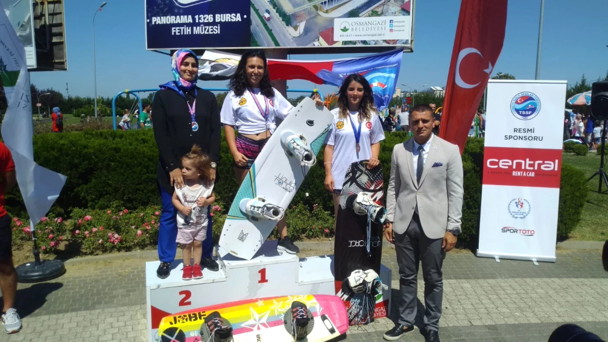 Su Üstünde Kayarak Türkiye Şampiyonu Oldular