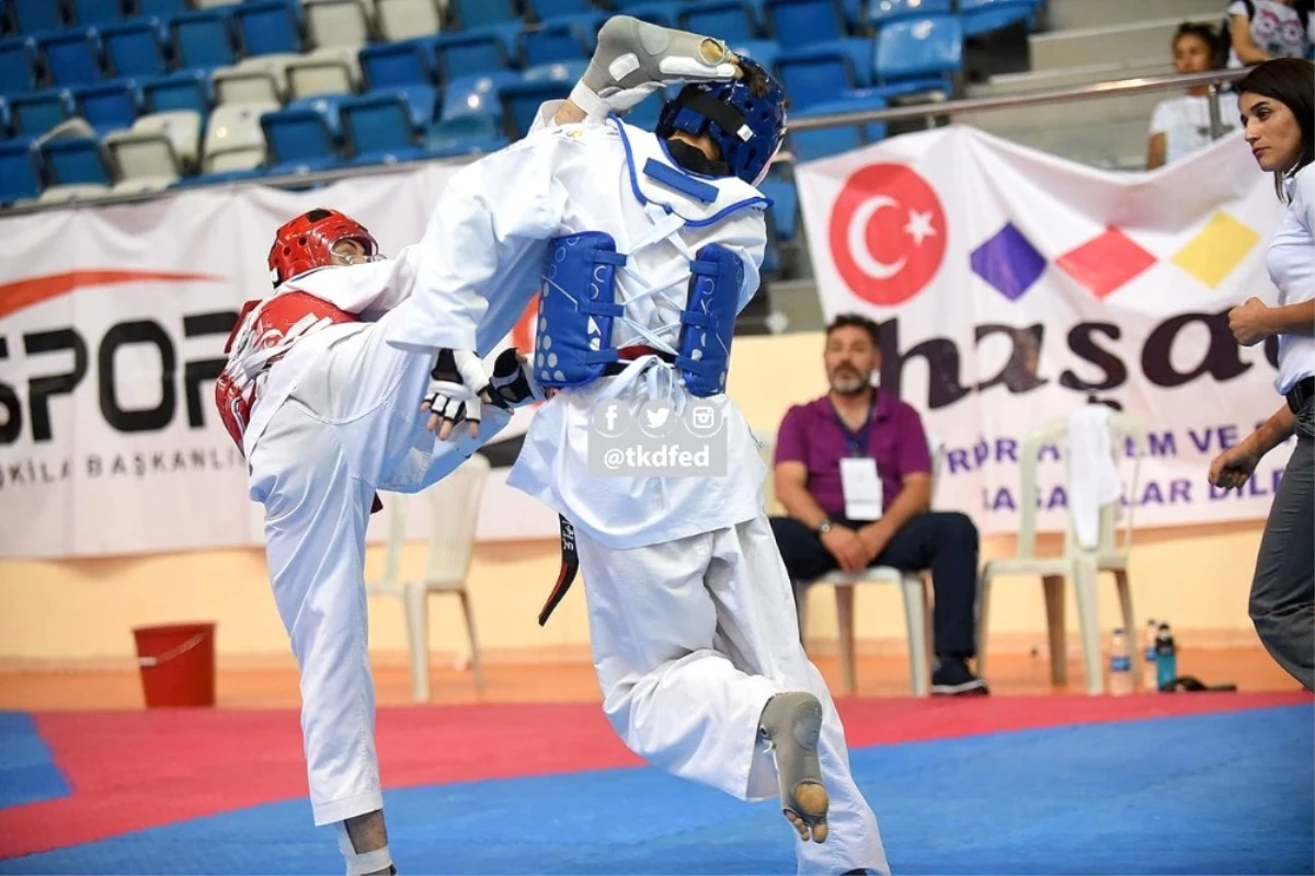 Tekvando Sporcusu Yunus Bozan Türkiye Şampiyonu Oldu