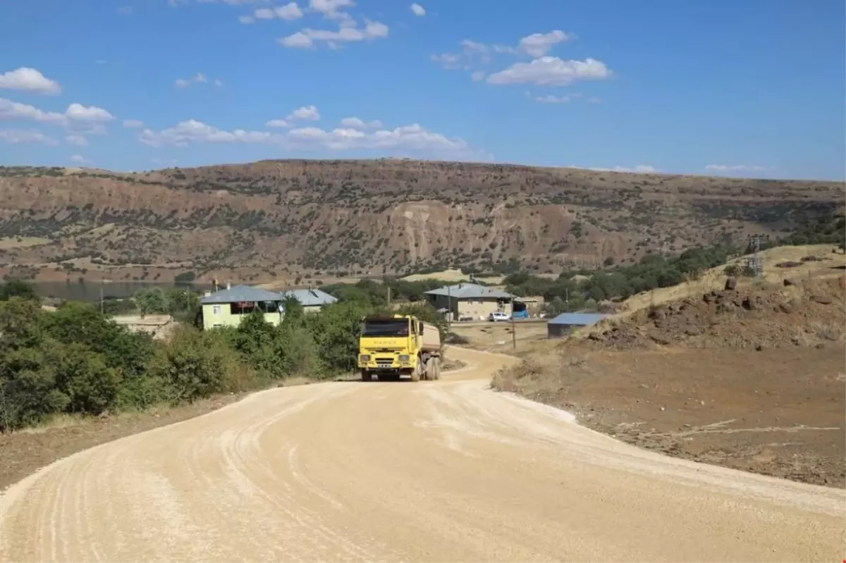 Tunceli\'de Grup Köy Yollarında Çalışma