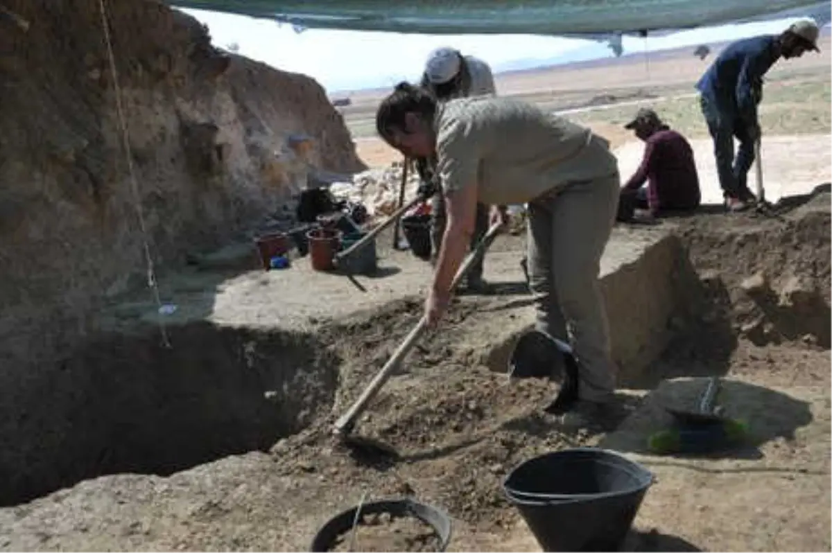 Zincirli Höyük\'teki Kazılarda Demir Çağı\'ndan Eserler Çıktı