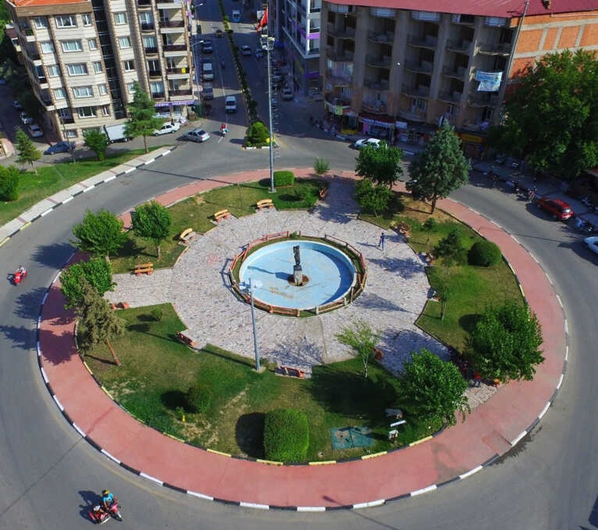 Alaşehir\'in Sembol Meydanı \'Sarıkız\' Yenileniyor