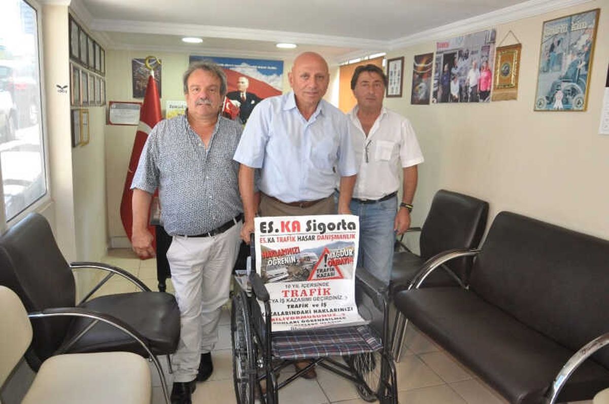 Artvinliler\'den Engelliler Derneğine Tekerlekli Sandalye Desteği