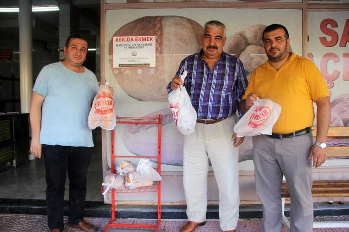 Bahçeli\'nin Askıda Ekmek Çağrısı Kozan\'da Uygulanmaya Başlandı