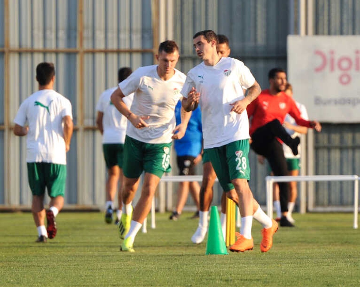 Bursaspor\'da Stancu Yeniden Takıma Döndü