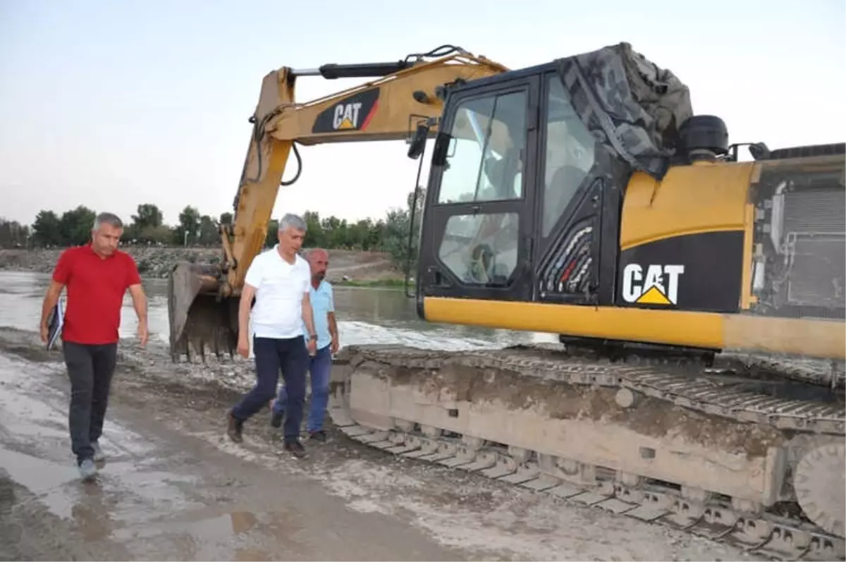 Dicle Nehrinin İki Yakası 11 Gözlü Taş Köprü ile Birbirine Bağlanıyor