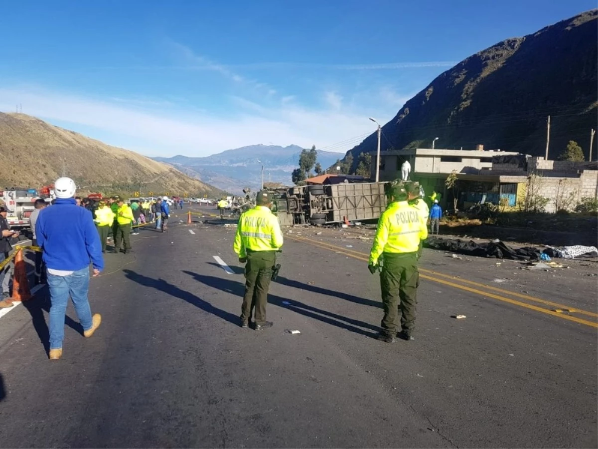 Ekvador\'da Otobüs Kazası: 23 Ölü, 14 Yaralı