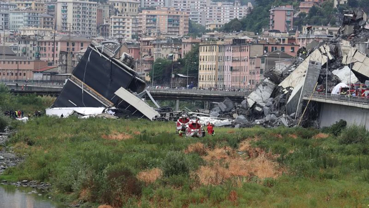 Fotoğraflarla İtalya\'daki Köprü Kazası