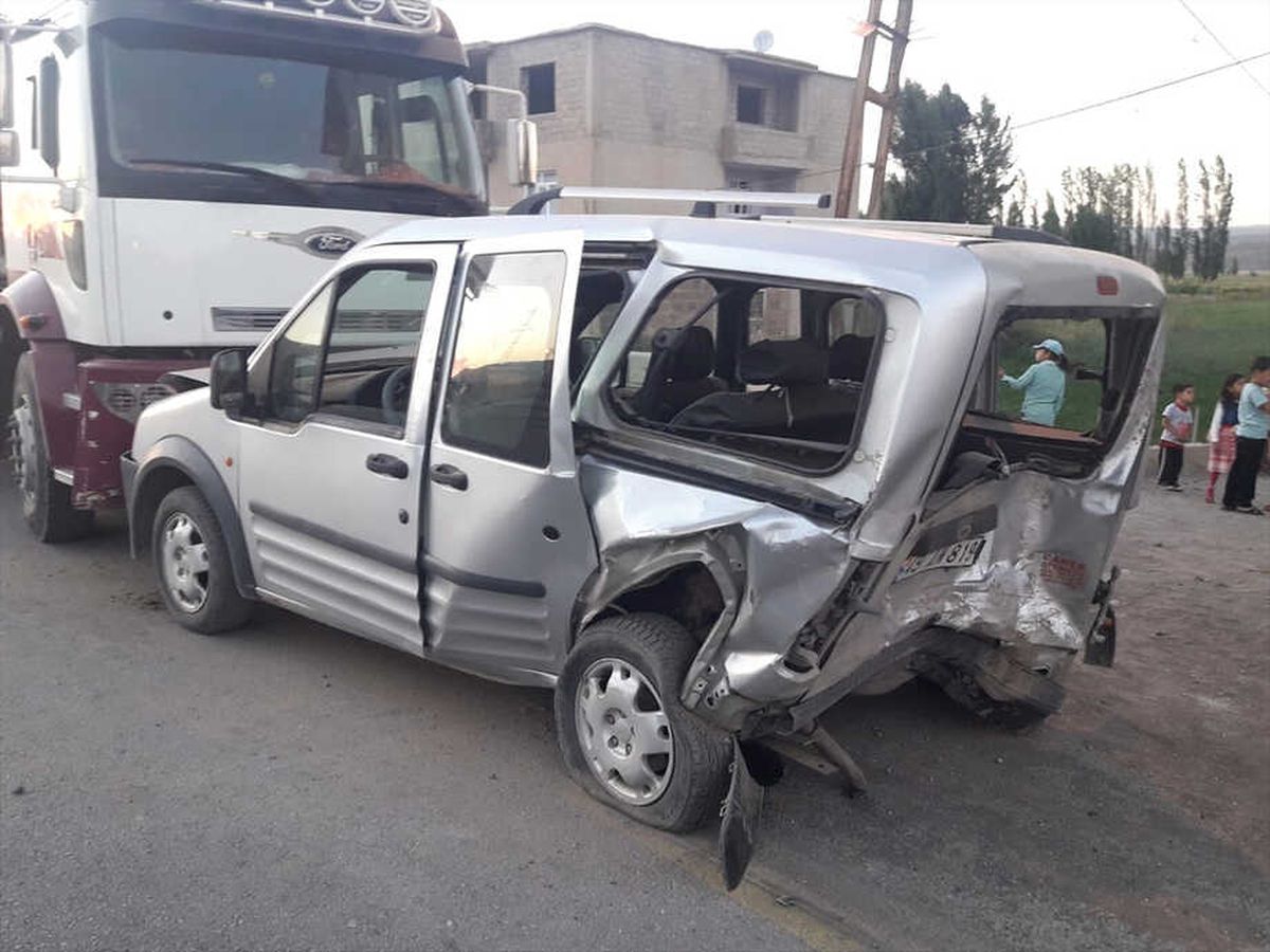 Güroymak\'ta Trafik Kazası: 2 Yaralı