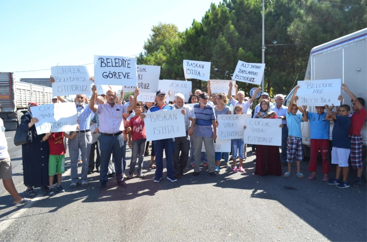 Halk CHP\'li Belediyeye Yürüdü, Başkanı İstifaya Çağırdı