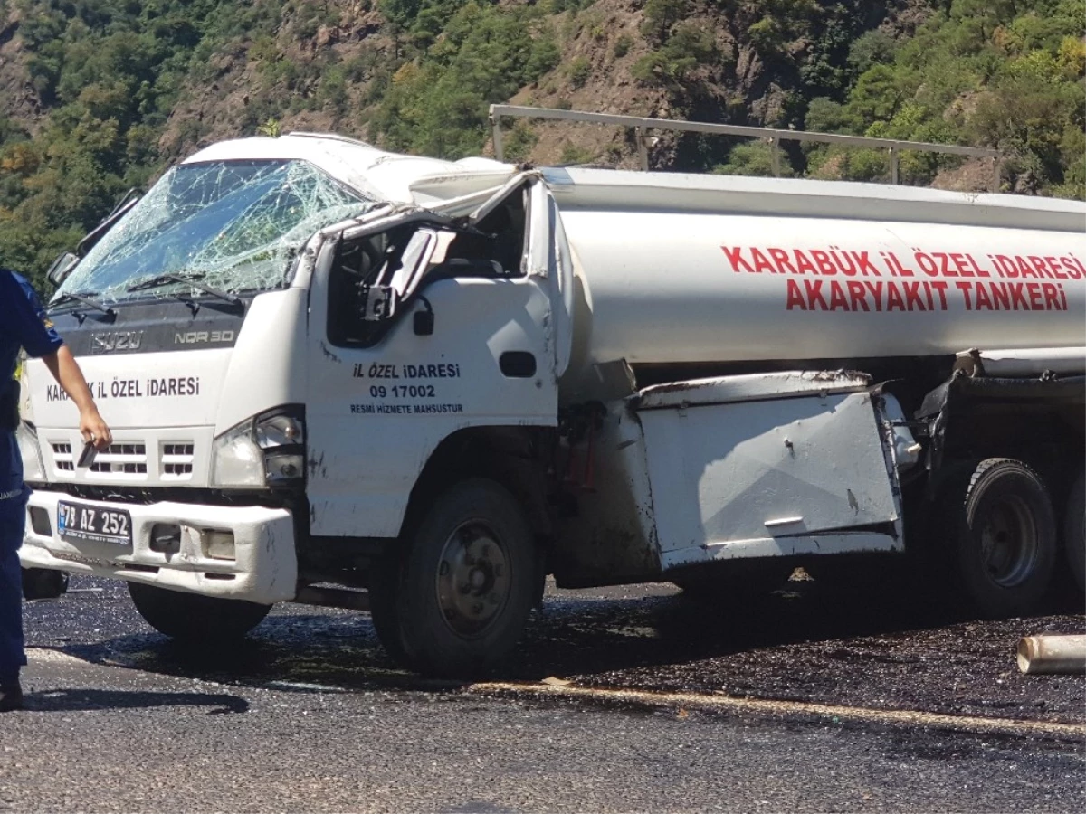 Karabük\'te Yakıt Dolu Tanker Takla Attı, Litrelerce Yakıt Yola Döküldü
