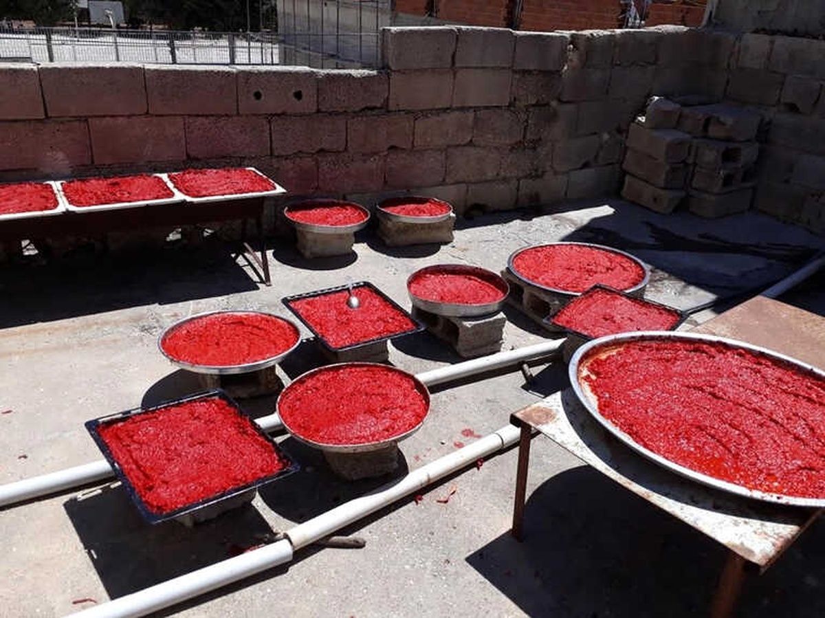 Kilis\'te Biber Salçası Yapılmasına Başlandı