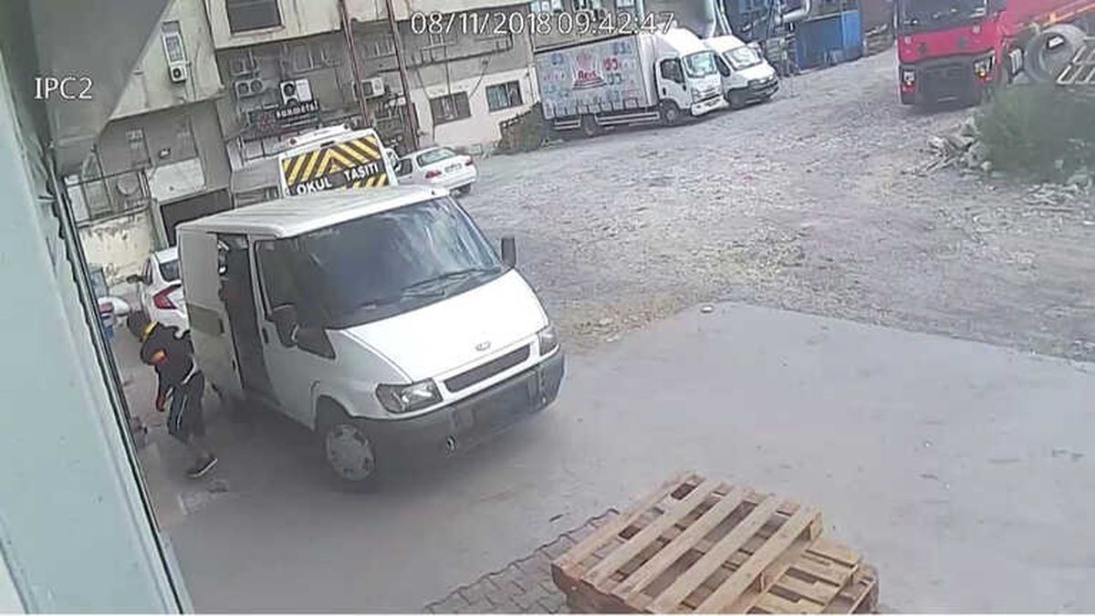 İstanbul\'da Organize Hırsızlık Çetesi Çorap Fabrikasını Soydu