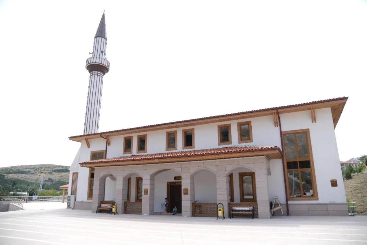 Pursaklar\'daki Şehitlik Camii İbadete Açıldı