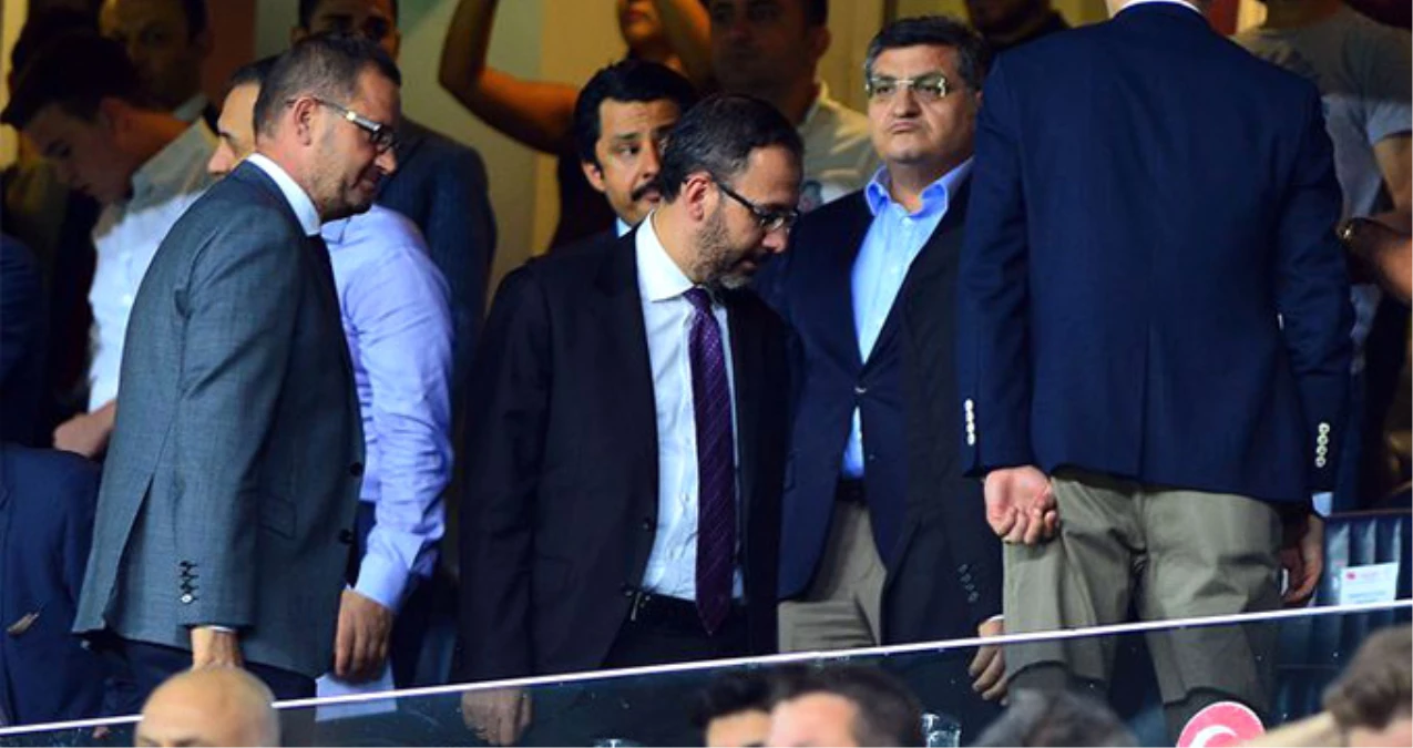 Spor Bakanı Mehmet Kasapoğlu, Fenerbahçe-Benfica Maçını İzledi