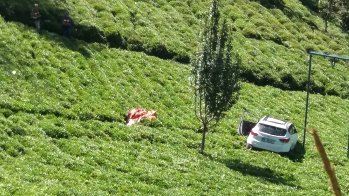 Trabzon\'da Otomobil Çay Bahçesine Uçtu: 1 Ölü
