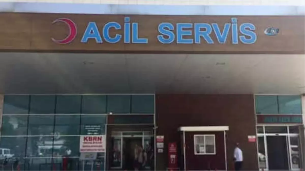 Acil Servis Önünde Araçta Doğum Yaptı