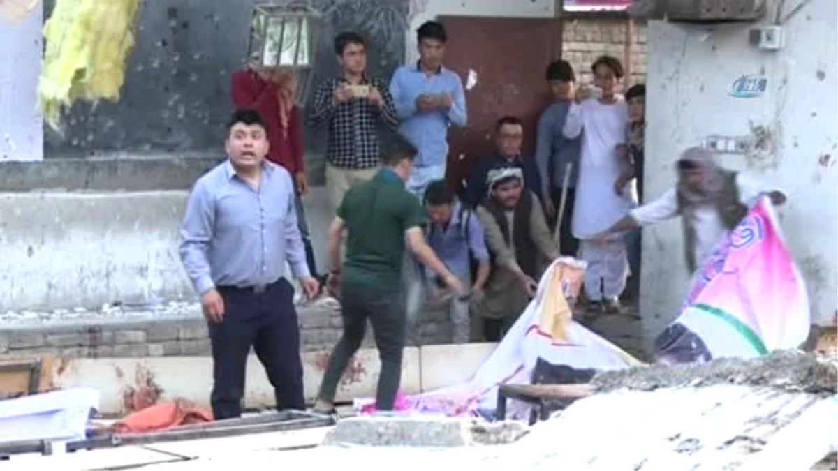 Afganistan\'da Bir Okula Düzenlenen Bombalı Saldırıda Ölü Sayısı 48\'e Yükseldi