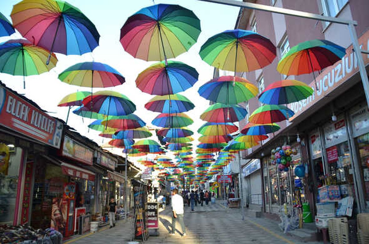 Ağrı\'da Şemsiyeli Sokak Projesi\'ni Hayata Geçirildi