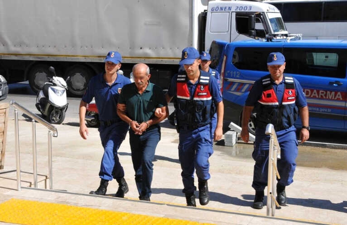 Alanya\'da 32 Kilogram Esrar ve 617 Kök Hint Keneviri Ele Geçirildi