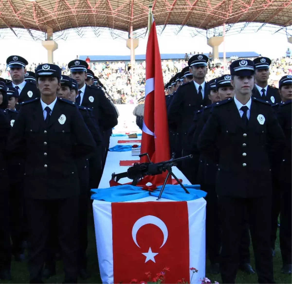 Bakan Soylu\'dan Mezun Olan Polislere \'Vicdan ve Kanun\' Uyarısı