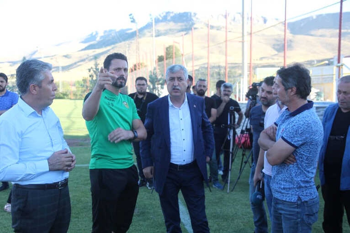 Başkan Polat, Evkur Yeni Malatyaspor\'un İdmanını Ziyaret Etti