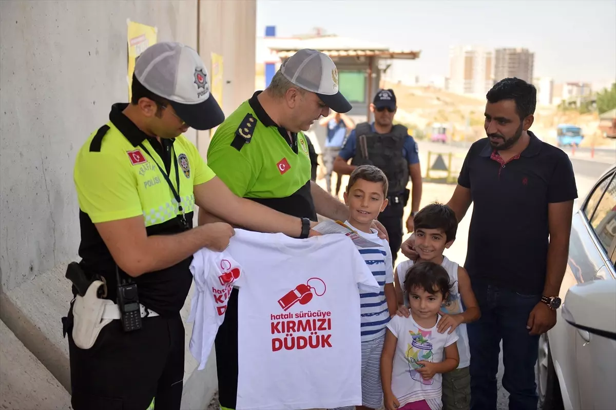 Çocuklar Hatalı Sürücüleri Kırmızı Düdükle Uyaracak