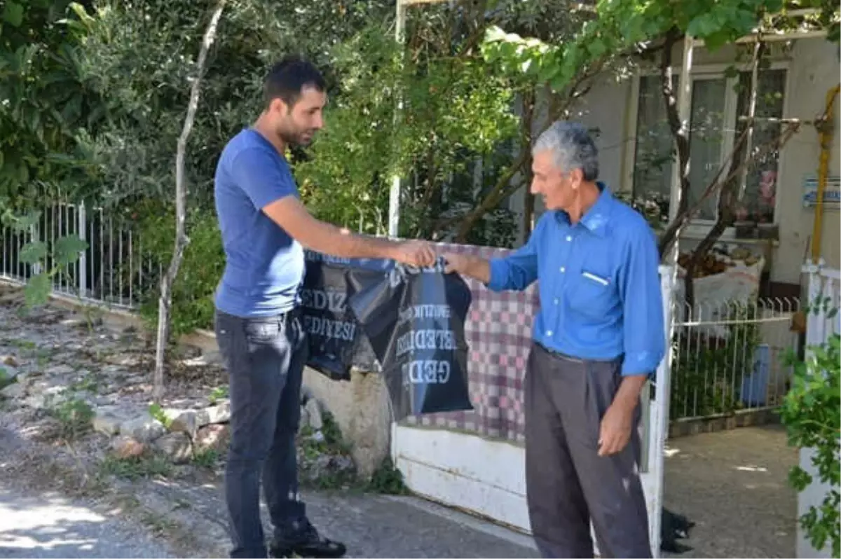 Gediz\'de Kurban Bayramı Poşeti Dağıtımına Başlandı