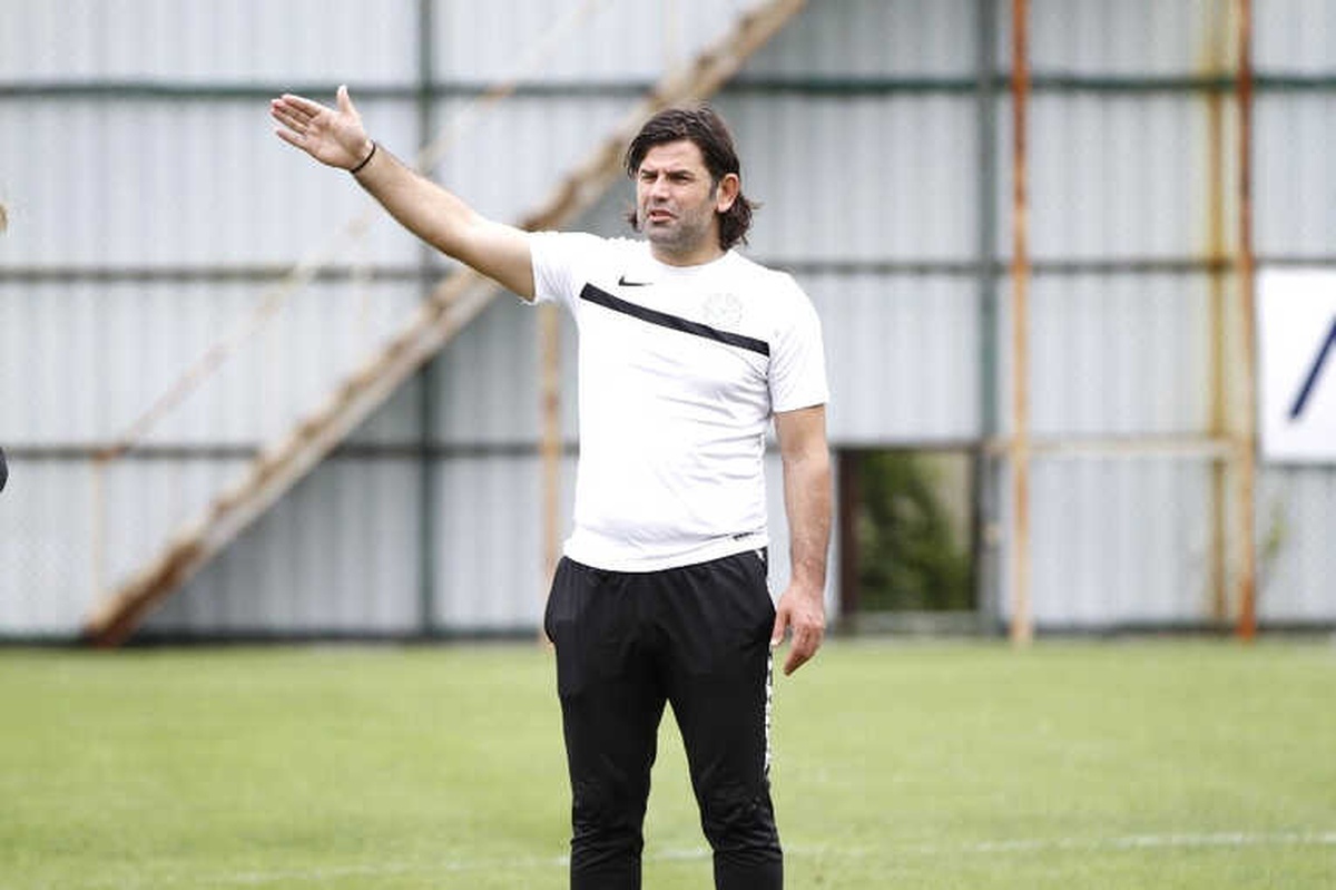 İbrahim Üzülmez: "Akhisarspor Karşılaşmasından İstediğimiz Sonuçla Ayrılmak İstiyoruz"
