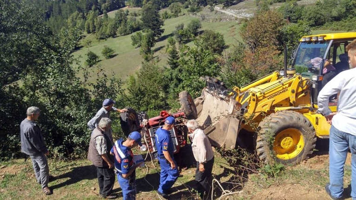 Kastamonu\'da Devrilen Traktörün Altında Kalan Sürücü Öldü