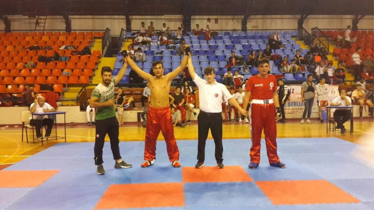 Kick Boks Sporcularımıza Birincilik Kupası