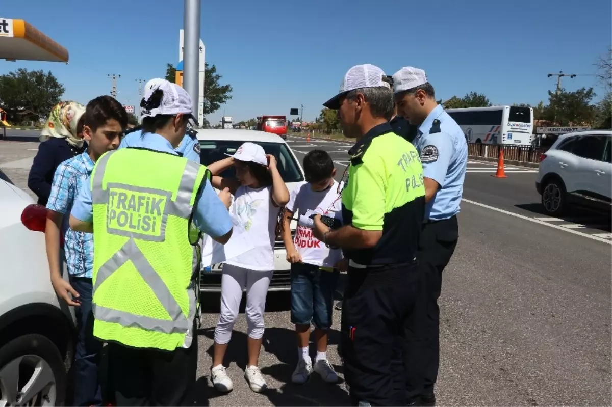 Kırmızı Düdüklü Çocuk Polisler İş Başında