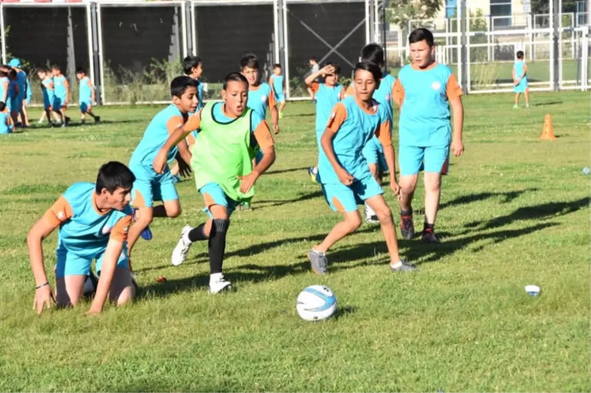 Kocasinan\'da Mahalleler Arası Futbol Turnuvası Düzenlendi