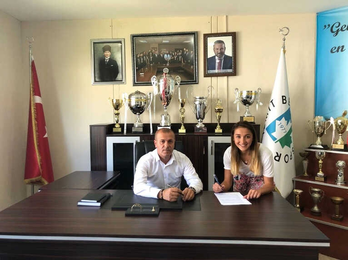 Melek Yusufoğlu, İzmit Belediyespor\'da Yola Devam Ediyor