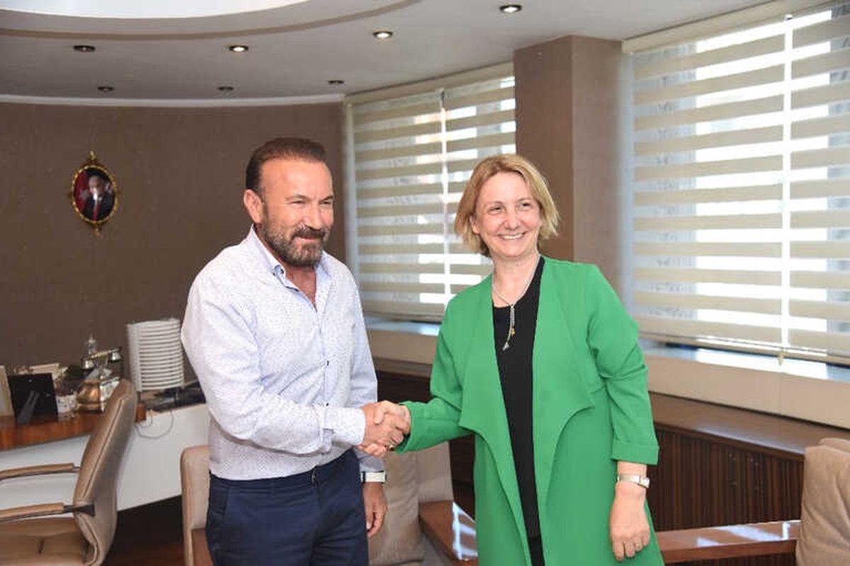 Milletvekili Emine Zeybek\'ten Başkan Doğan\'a Nezaket Ziyareti