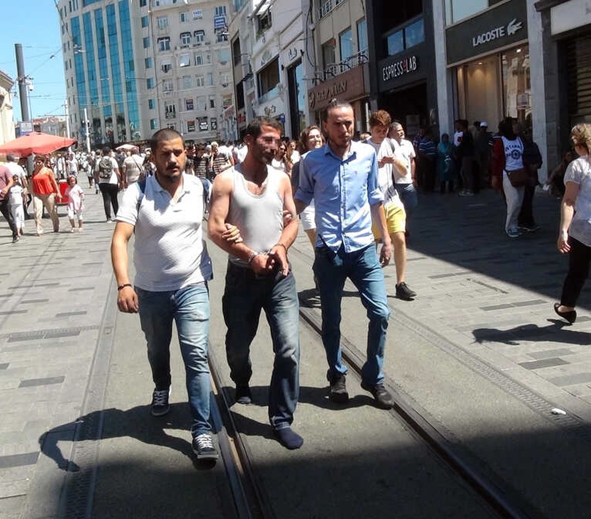Taksim Meydanı\'nda Taciz İddiasına Gözaltı