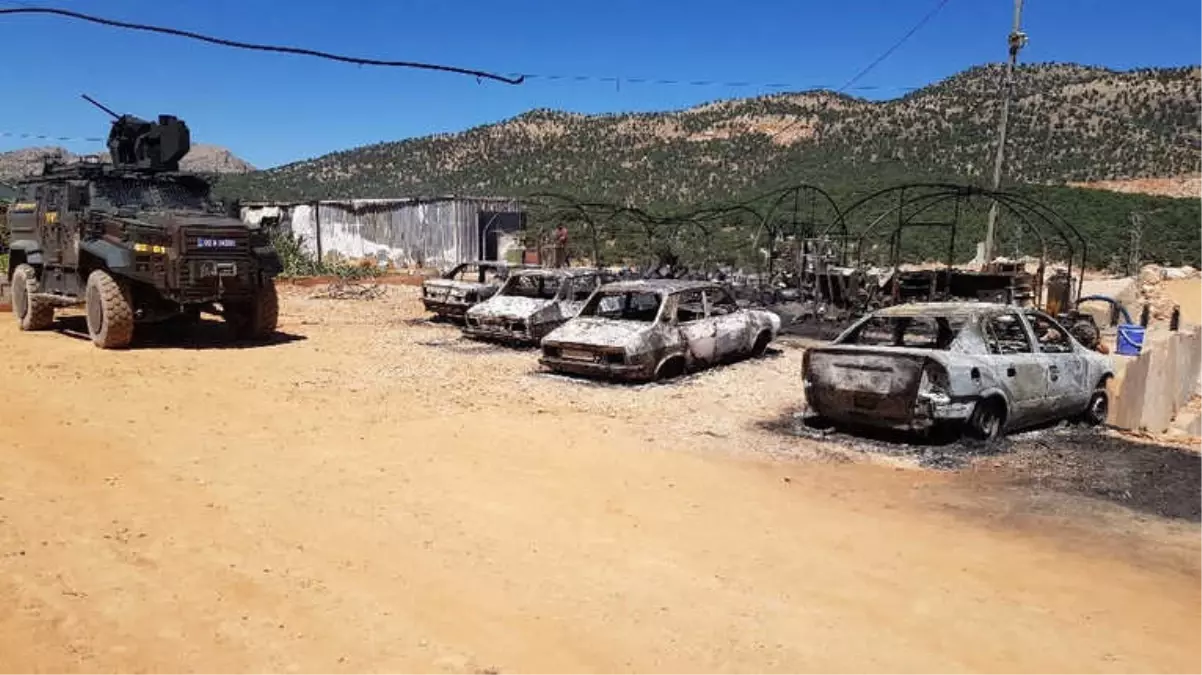 PKK\'lıların Yaktığı Araçlar Gündüz Böyle Görüntülendi