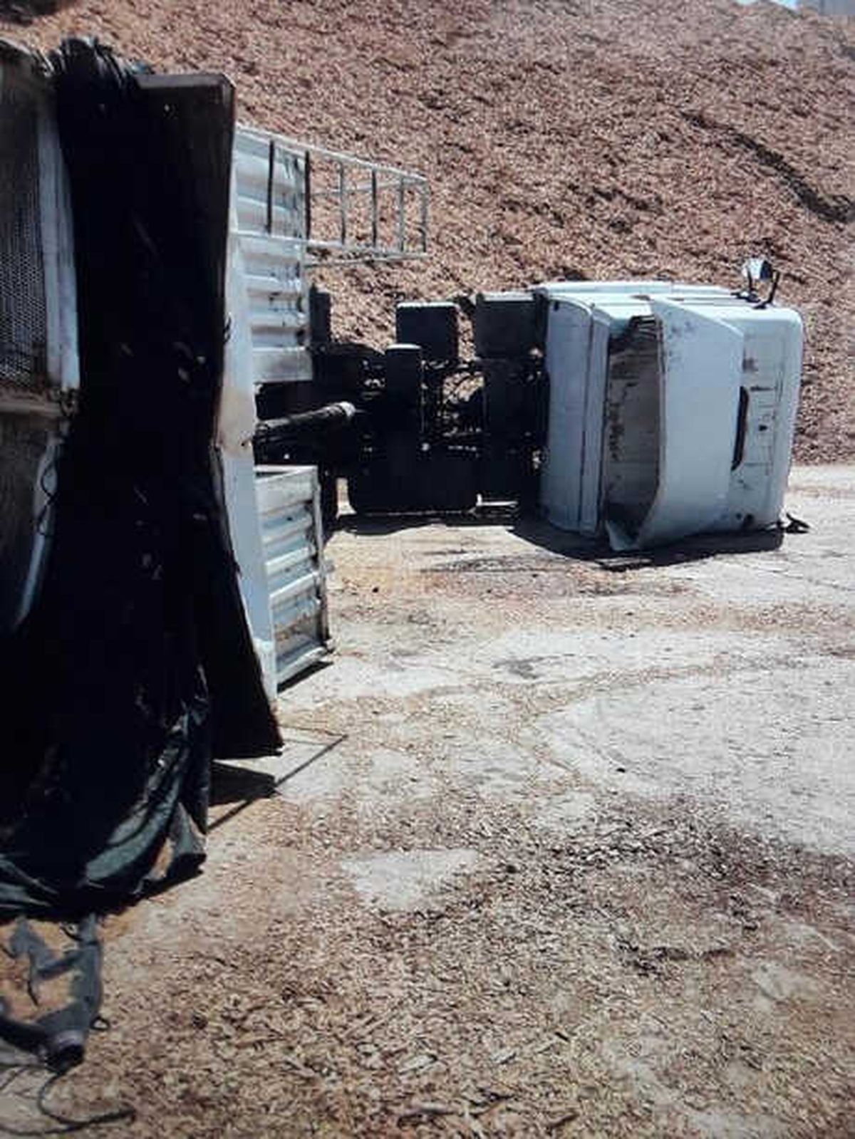 Üzerine Kamyon Devrilen Aracın Sürücüsü Öldü