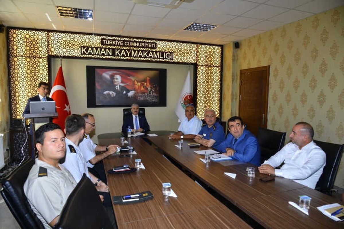 Vali Akın, Kaman İlçesinde Muhtarlarla Bir Araya Geldi