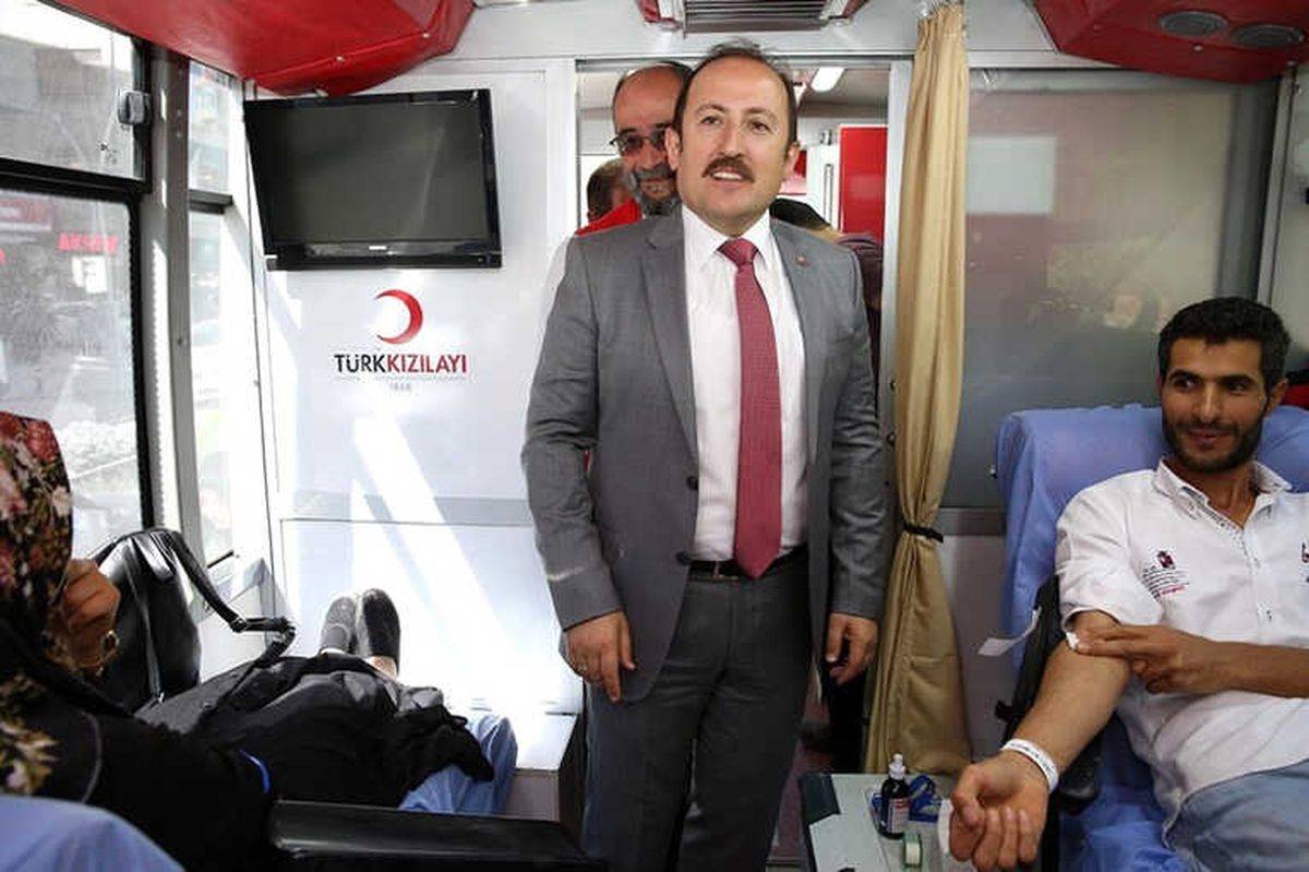Vali Ali Hamza Pehlivan Kök Hücre ve Kan Bağış Standını Ziyaret Etti