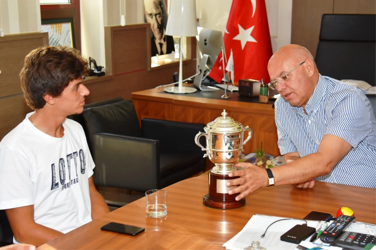 Wimbledon Şampiyonu İlk Türk Yankı Erel Başkan Eşkinat ile Buluştu