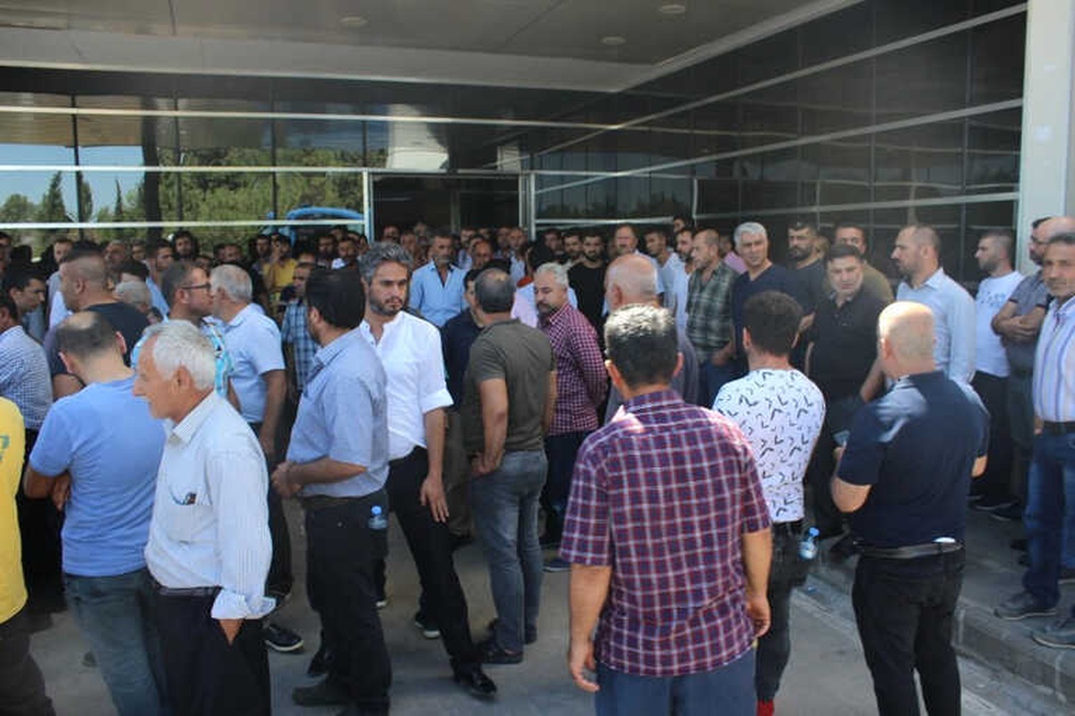 Adıyaman\'da Vatandaşlar Yaralı Askerlere Kan Vermek İçin Hastaneye Akın Etti