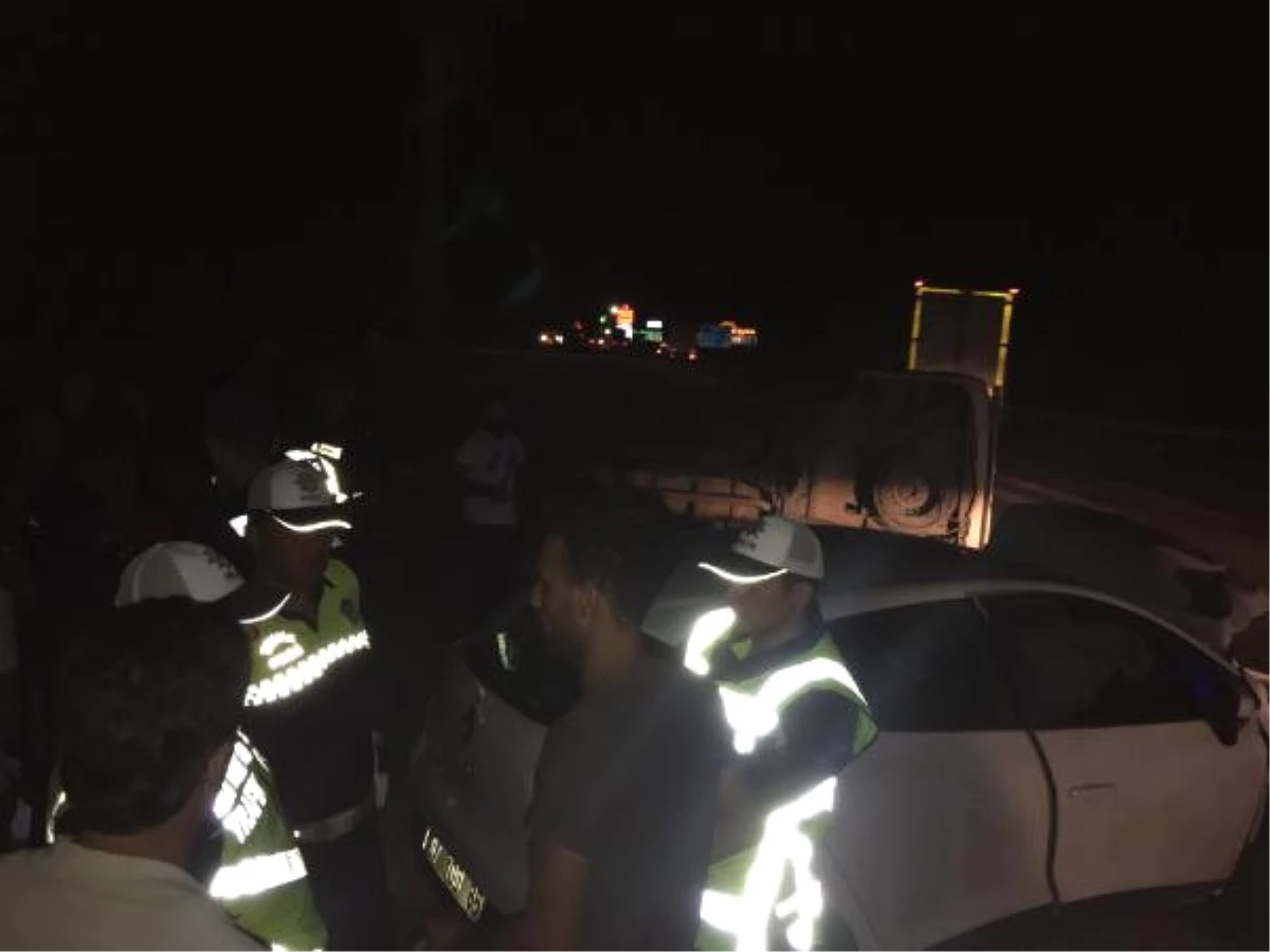 Afyonkarahisar\'da Otomobil ve Minibüs Çarpıştı: 17 Yaralı