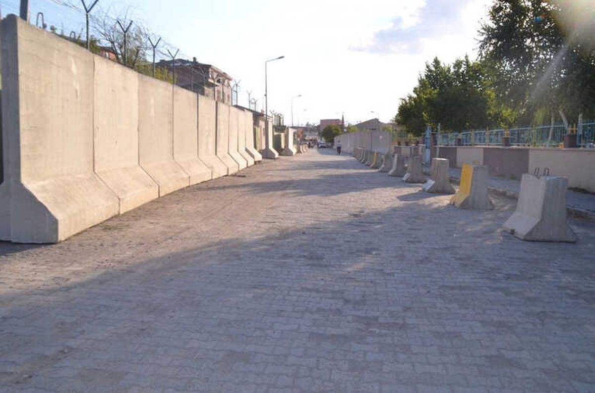 Ağrı\'da Alt Geçite Alternatif Yollar Trafiğe Açıldı
