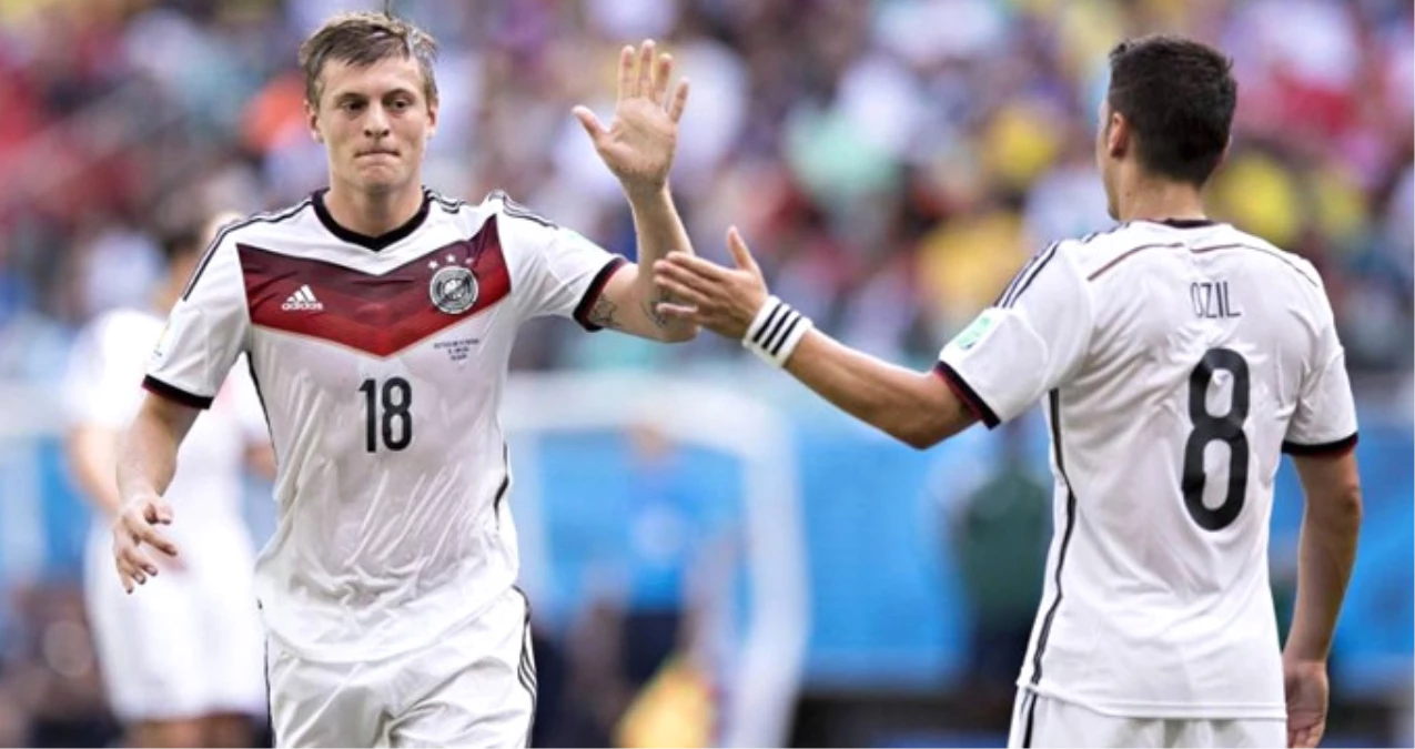 Alman Yıldız Toni Kroos: Mesut Özil, Milli Takımda Irkçılık Olmadığını İyi Biliyor
